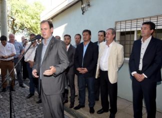 Bordet firmó el convenio para el dragado del puerto de Diamante que lo convertirá en estación de ultramar