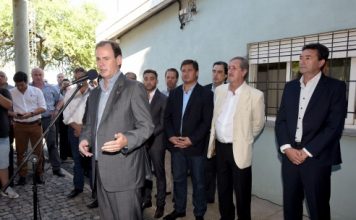 Bordet firmó el convenio para el dragado del puerto de Diamante que lo convertirá en estación de ultramar