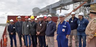 Bordet recorrió el buque de ultramar que transportará un volumen histórico de carga desde el puerto de Diamante