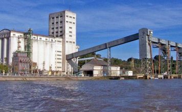 Un nuevo buque arribó al puerto de Diamante