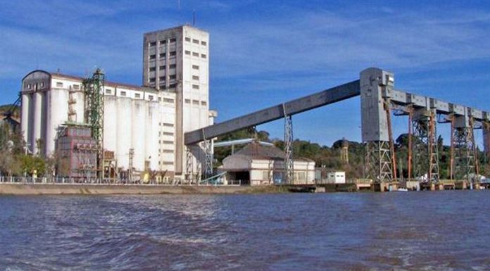 Un nuevo buque arribó al puerto de Diamante