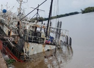 En 2017 el Puerto había ordenado retirar 38 toneladas de contaminantes del buque hundido