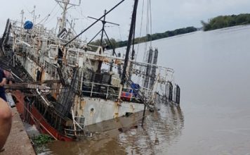 En 2017 el Puerto había ordenado retirar 38 toneladas de contaminantes del buque hundido