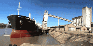 Ingresó el granelero Lefkada al Puerto de Concepción del Uruguay