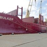 El «Uni Bulker» zarpó con un nuevo embarque de madera hacia China