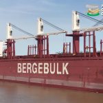 Carga el Berge Hallasan en el Puerto de Concepción del Uruguay