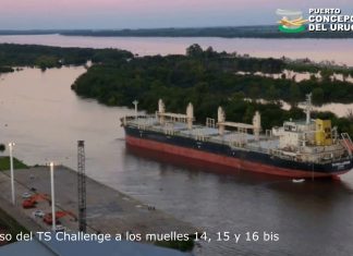 Así ingresó el TS Challenge al puerto de Concepción del Uruguay
