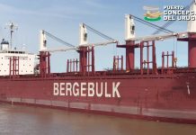 Carga el Berge Hallasan en el Puerto de Concepción del Uruguay