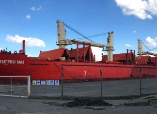 Llegó el “Dvadesetprvi Maj” y comienza la carga de arroz en el puerto de Concepción del Uruguay