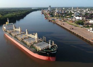 Ingresó el ultramarino TS Honour al puerto de Concepción del Uruguay