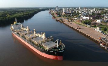 Ingresó el ultramarino TS Honour al puerto de Concepción del Uruguay