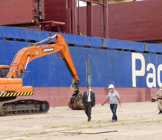 En un marco de estrictas normas sanitarias se realizó la carga de madera en el puerto de Concepción del Uruguay
