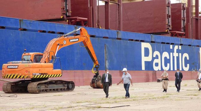En un marco de estrictas normas sanitarias se realizó la carga de madera en el puerto de Concepción del Uruguay