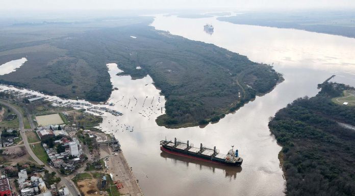 Llegaron dos buques al puerto de Concepción del Uruguay