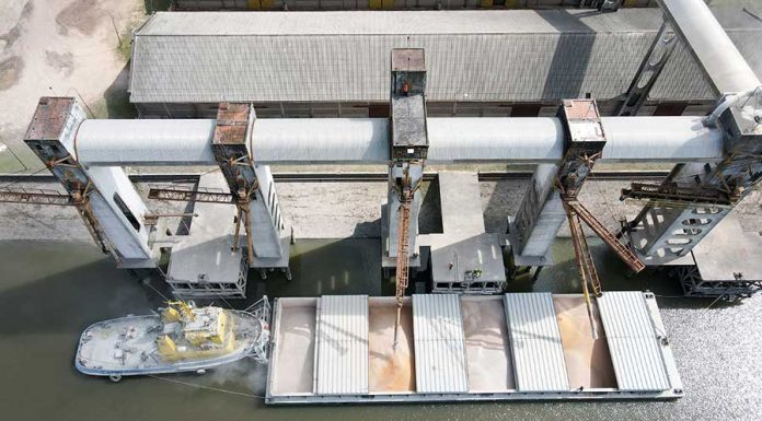 El puerto de Concepción del Uruguay recuperó su elevador de granos y comenzó a cargar barcazas