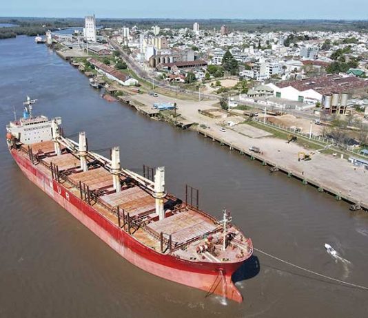 Tres buques con operaciones en el puerto de Concepción del Uruguay