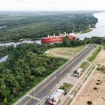 El buque Berge Annopuri carga en el puerto de Concepción del Uruguay