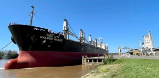 Zarpó un buque e ingresó otro en la mañana de este lunes