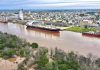 Ingresó un buque al puerto y opera normalmente pese a la creciente