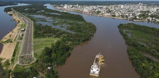 Se realizan tareas de mantenimiento del dragado frente al puerto de Concepción del Uruguay