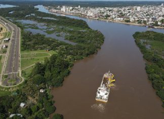 Se realizan tareas de mantenimiento del dragado frente al puerto de Concepción del Uruguay