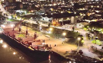 El Puerto estrena iluminación LED con la llegada de un nuevo Buque