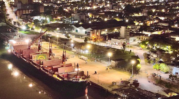 El Puerto estrena iluminación LED con la llegada de un nuevo Buque