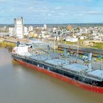 Zarpó un buque e ingresa otro. Siguen las exportaciones desde Concepción del Uruguay