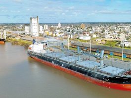 Zarpó un buque e ingresa otro. Siguen las exportaciones desde Concepción del Uruguay