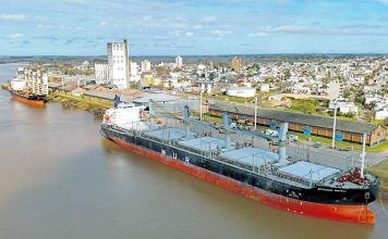 Zarpó un buque e ingresa otro. Siguen las exportaciones desde Concepción del Uruguay