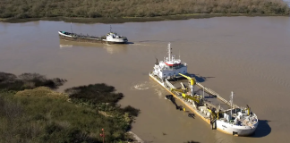Se realizan tareas de mantenimiento del dragado en el río Uruguay