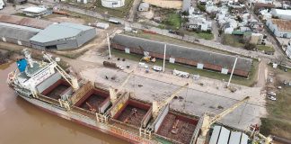 El puerto diversifica sus cargas, suma exportaciones y genera más trabajo